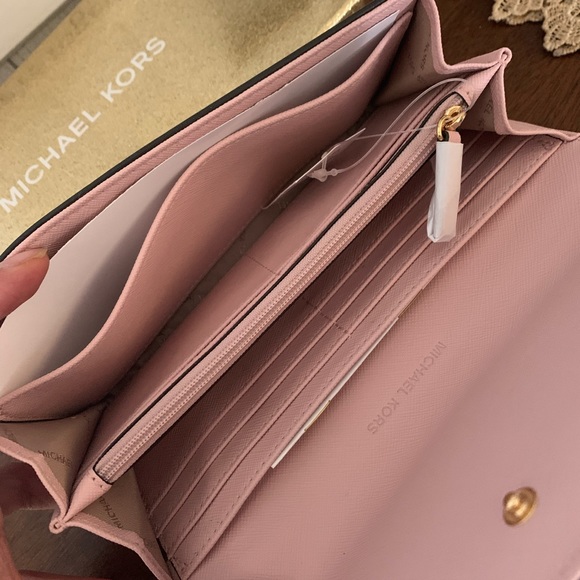 Last one ‼️🌸 new MK wallet - Picture 2 of 6